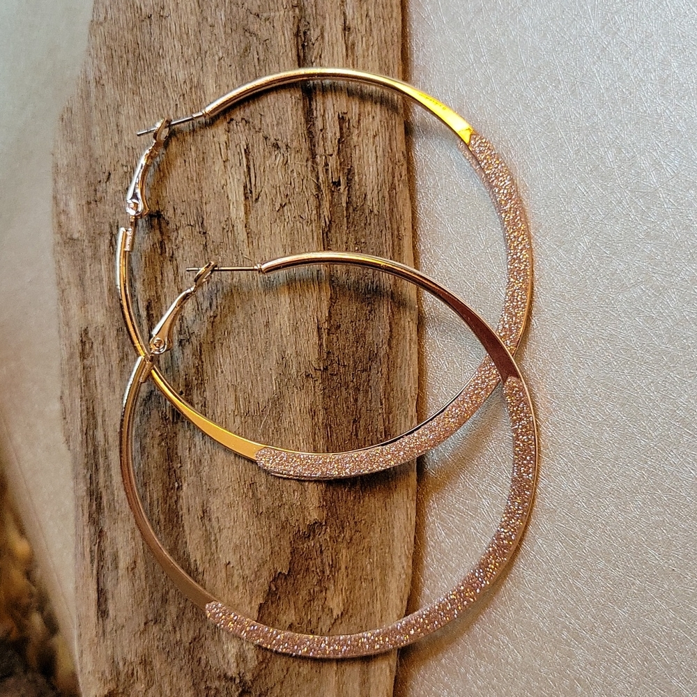 💥LAST ONE💥Shimmer Dipped Rose Gold Oversized Hoop Earrings - Picture 3 of 5